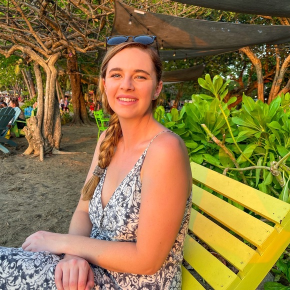 Meet your Posher, Alyssa - Picture 1 of 1